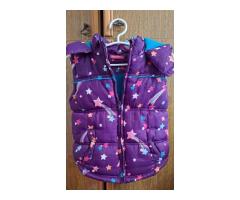 Куртка-жилетка фиолетовая в звезды на флисе на девочку, на 6-8лет, б.у в отличном состоянии, рост 12