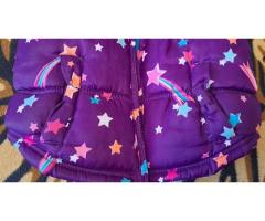 Куртка-жилетка фиолетовая в звезды на флисе на девочку, на 6-8лет, б.у в отличном состоянии, рост 12