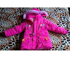 Куртка розовая с мехом на 4-6лет с капюшоном, б.у