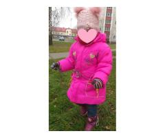 Куртка розовая с мехом на 4-6лет с капюшоном, б.у