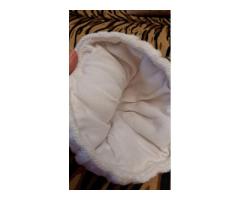 Шапка белая с цветком на 4-6лет, б.у, вязанная