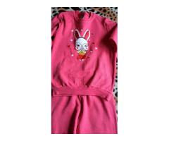 Пижамка-костюм красный с зайчихой на 4-6лет, р.110-116, б.у, как новый. Зам