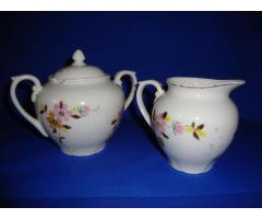 Два предмета исторического чайного набора