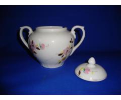 Два предмета исторического чайного набора