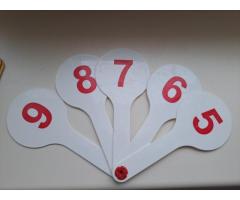 Веера цифр от 1-10 и знаков математических, пластиковые, б.у в хорошем