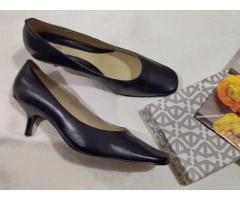 Женские кожаные классические туфли лодочки Axis 38